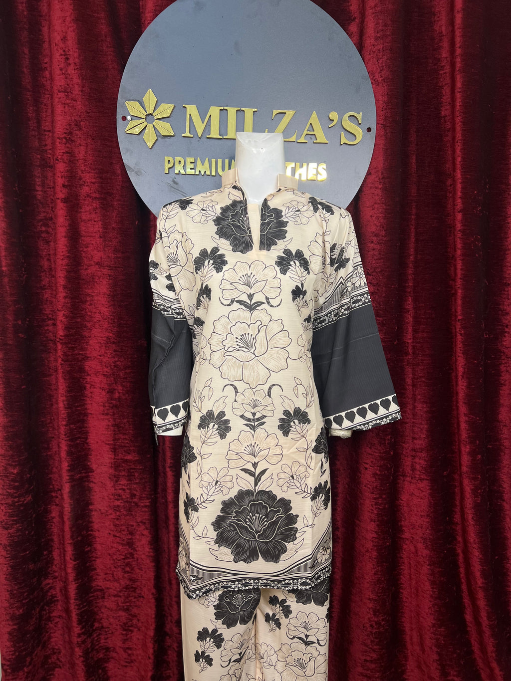 Monochrome Floral Grace